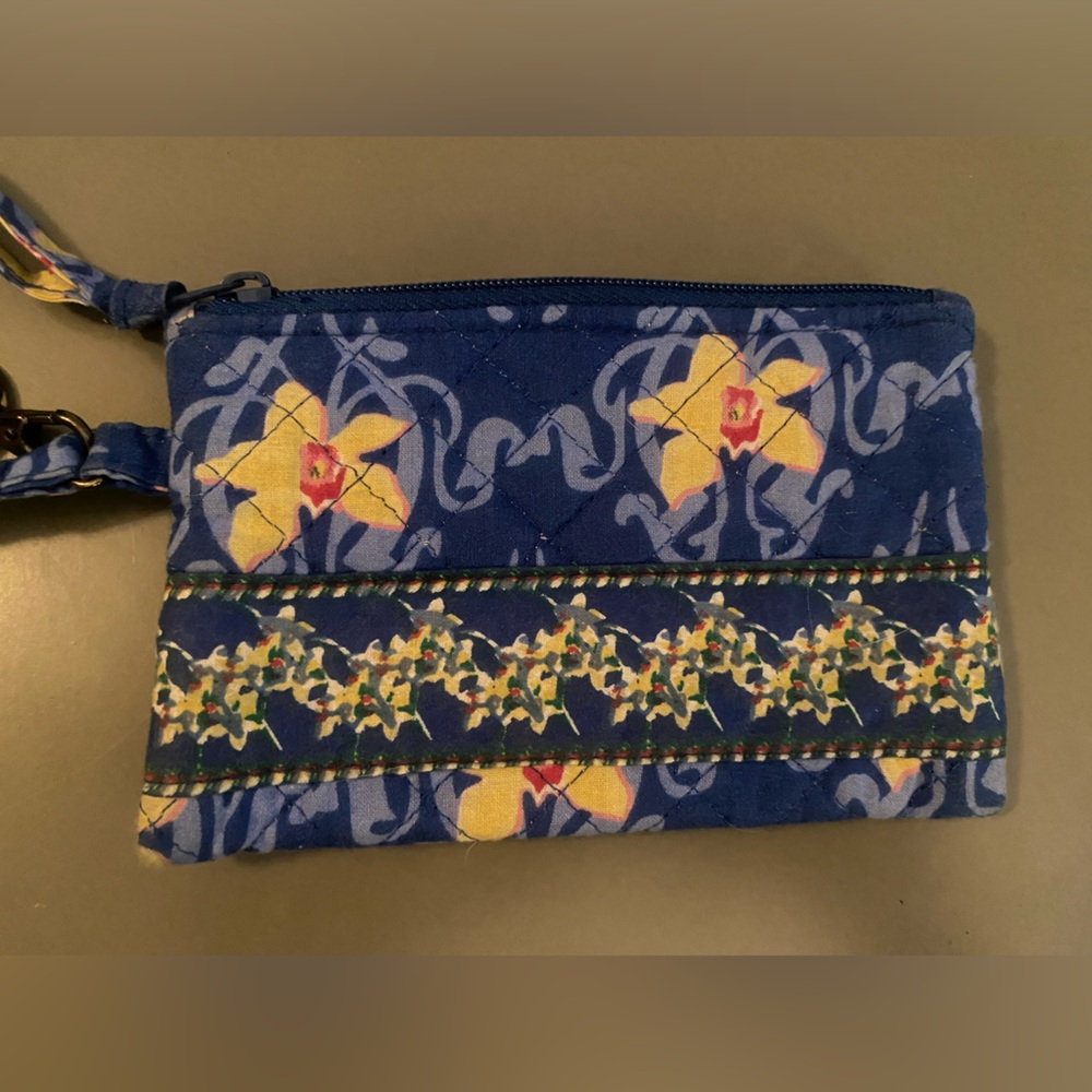 💛Floral Blue Quilted Wristlet 💛